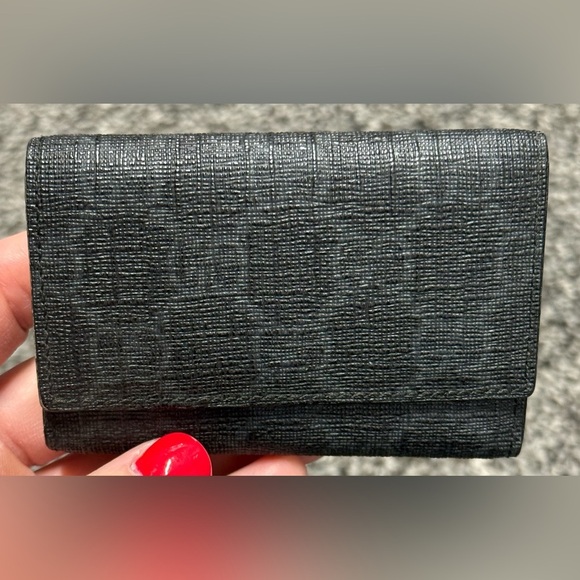 Gucci Other - Gucci black/grey key holder